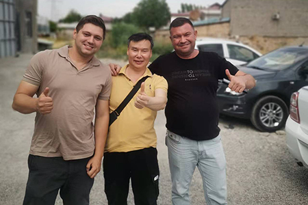 Una empresa de envasado de alimentos en Uzbekistán elige una máquina de recubrimiento y laminado con cera